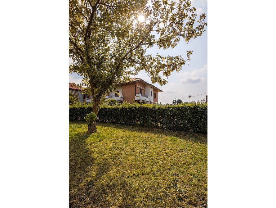 appartamento di 4 locali a agrate brianza