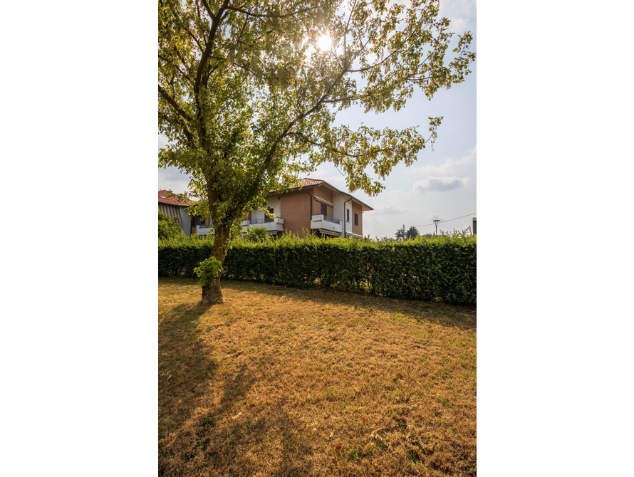 appartamento di 4 locali a agrate brianza