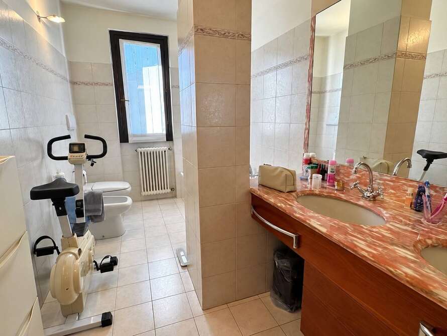 appartamento di 5 locali a vimercate