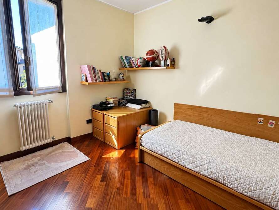 appartamento di 5 locali a vimercate