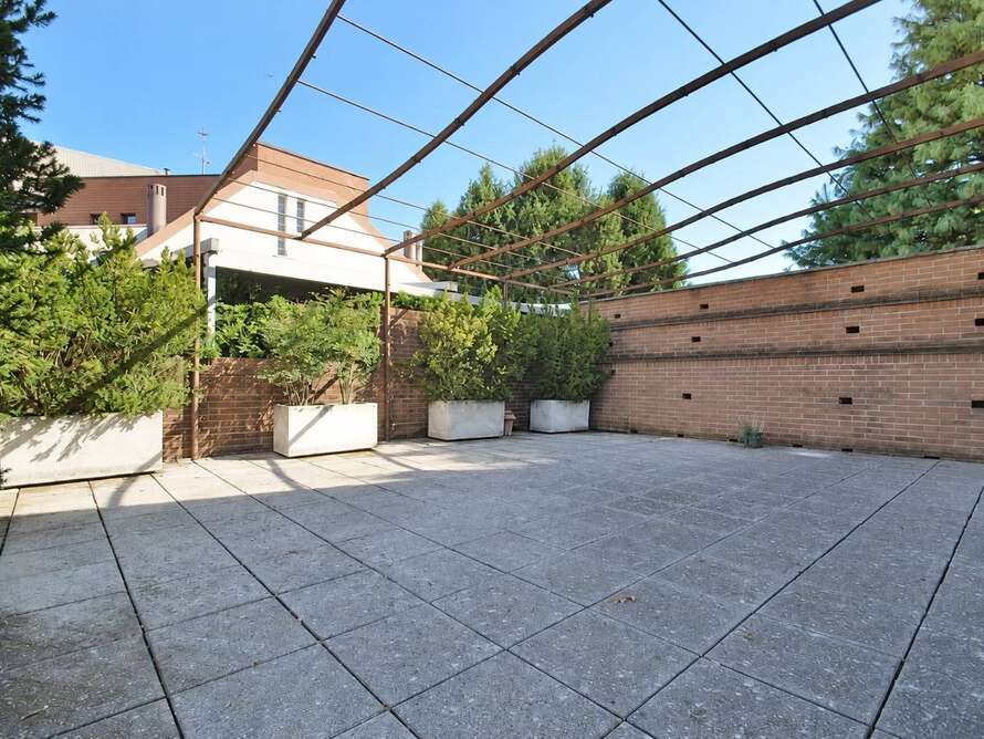 appartamento di 5 locali a vimercate