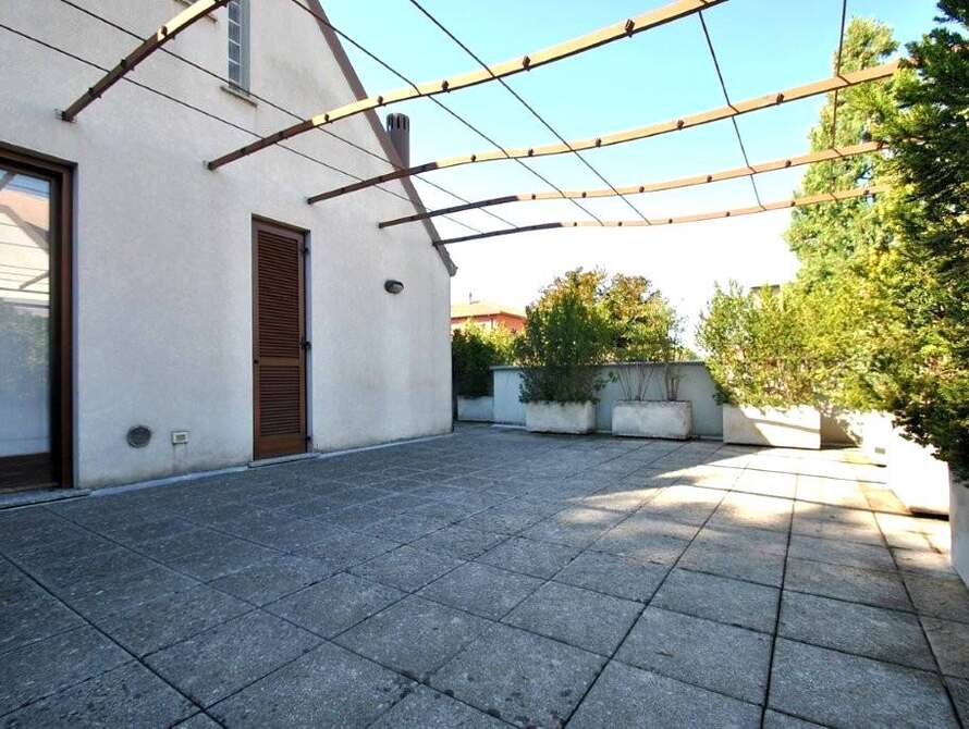 appartamento di 5 locali a vimercate