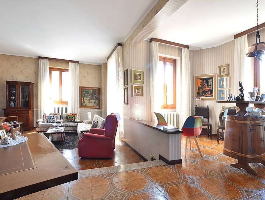 villa con deposito