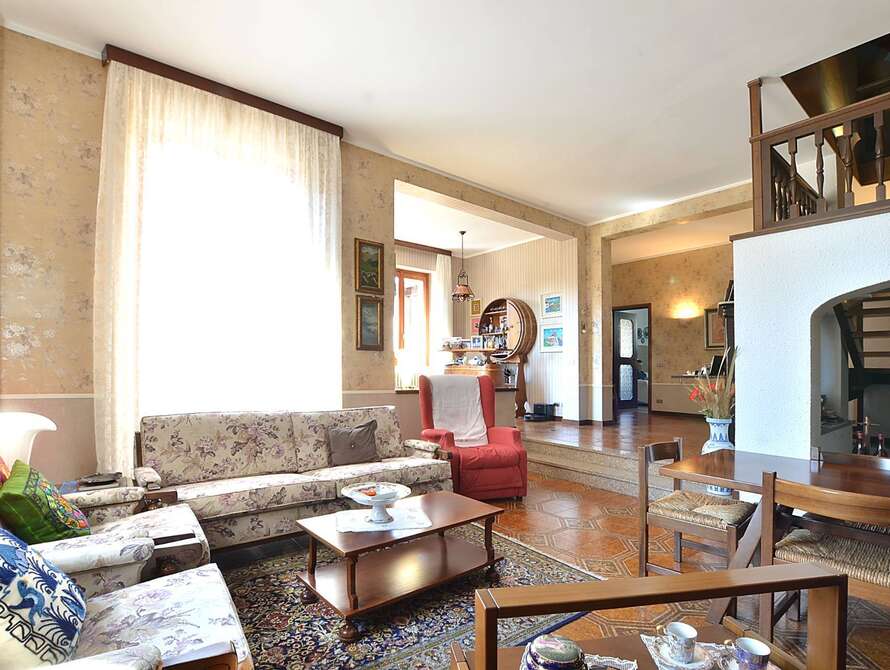 villa con deposito