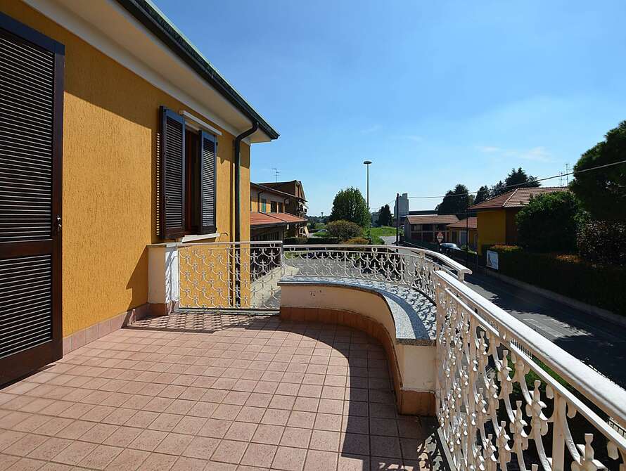villa con deposito