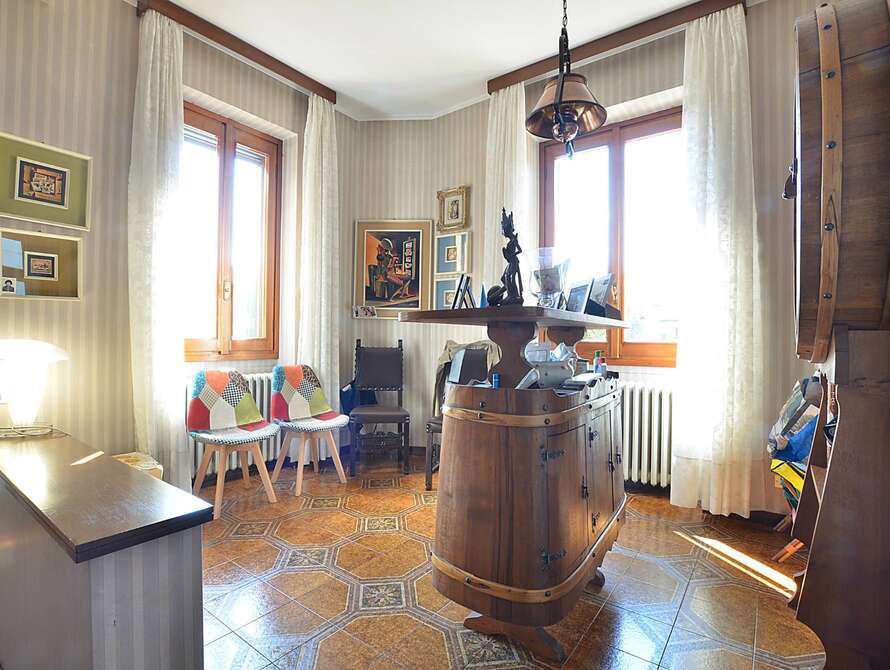 villa con deposito