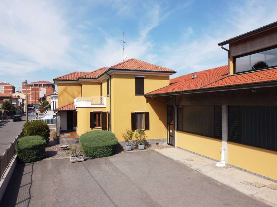 villa con deposito