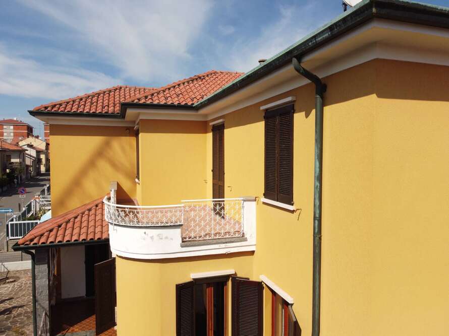 villa con deposito