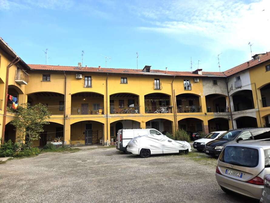 cascina di 2 locali a caponago