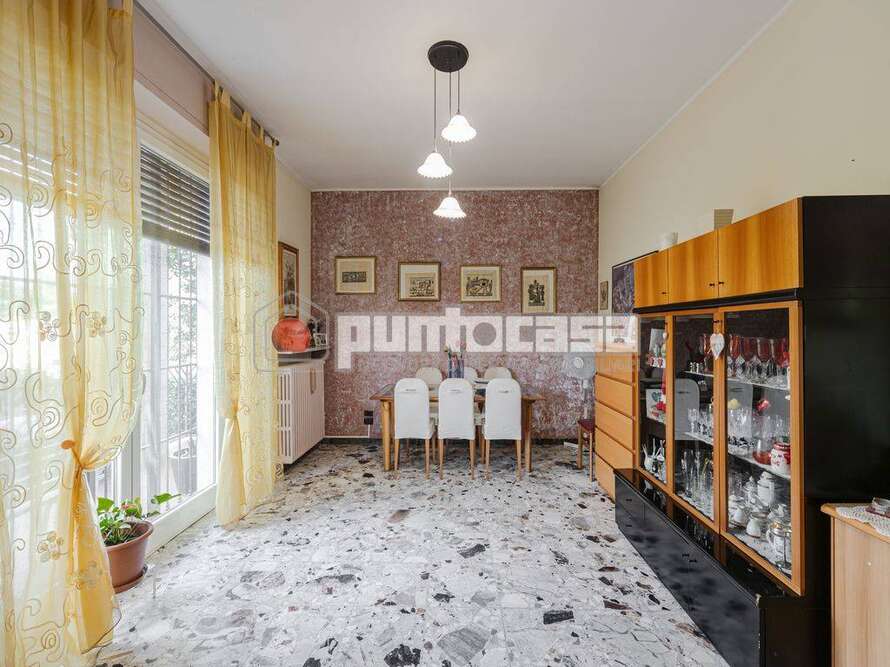 villa di 6 locali a aicurzio