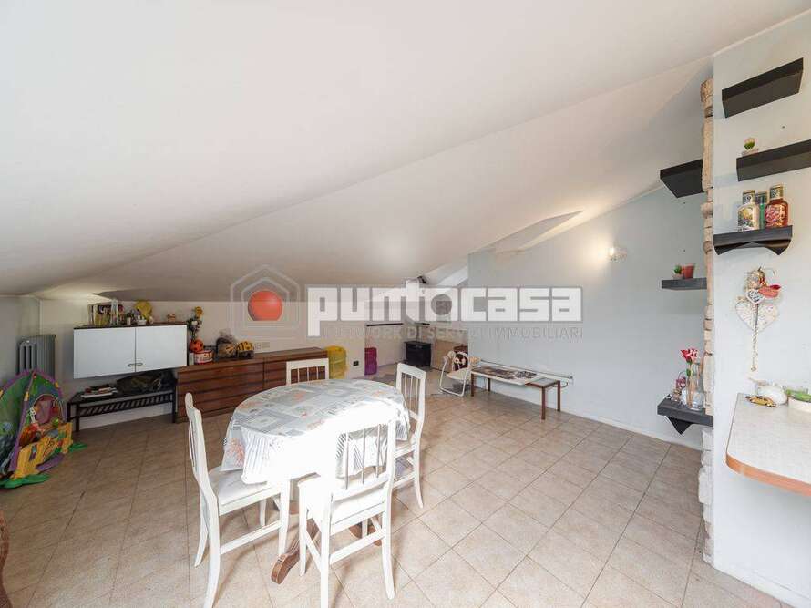 villa di 6 locali a aicurzio