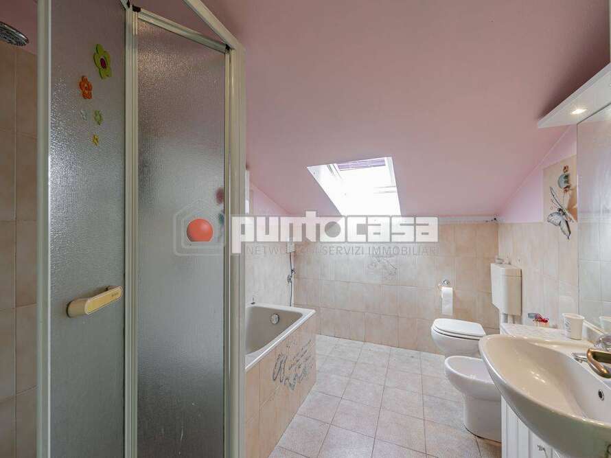 villa di 6 locali a aicurzio