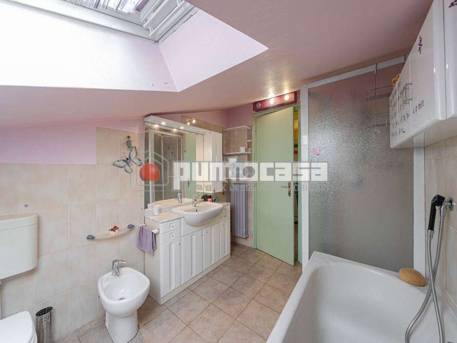 villa di 6 locali a aicurzio