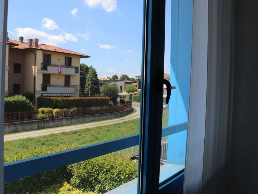 concorezzo ufficio open space con sala riunioni boxes e posti auto