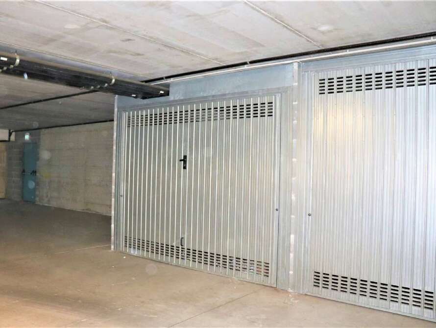 concorezzo ufficio open space con sala riunioni boxes e posti auto