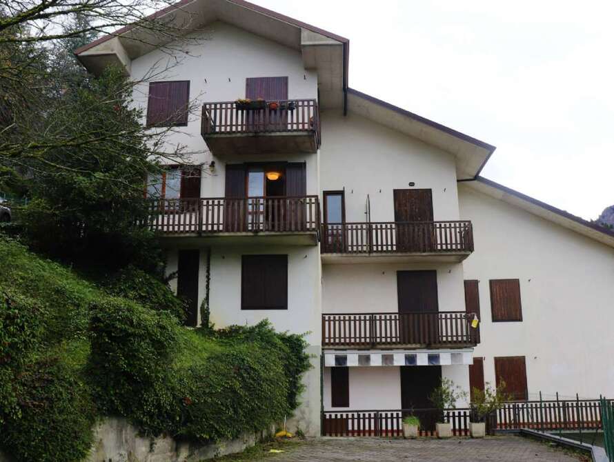 cornalba tre locali autorimessa e posto auto