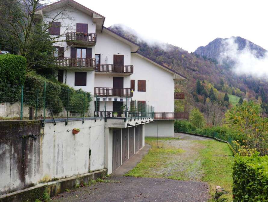 cornalba tre locali autorimessa e posto auto
