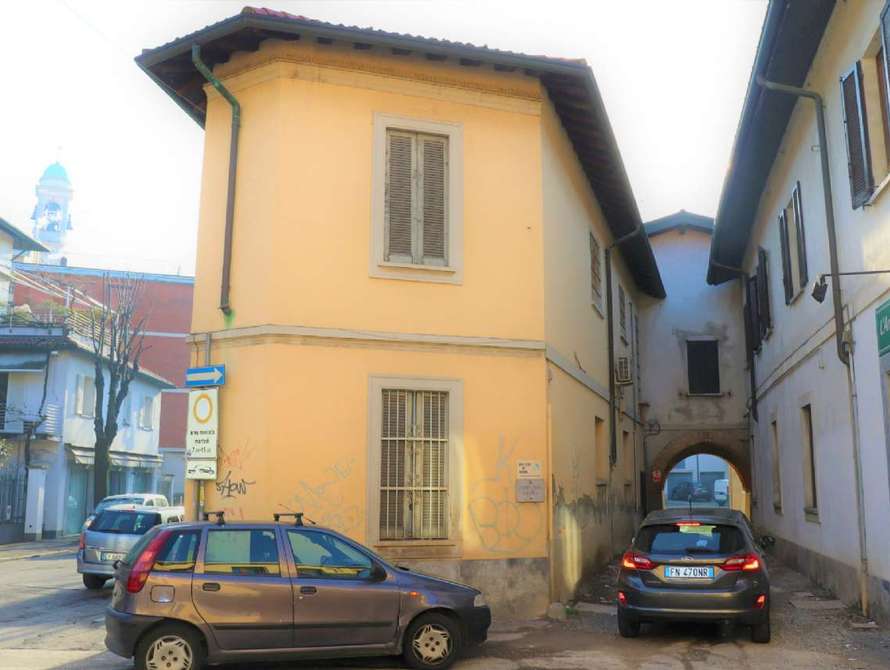 concorezzo centro intero stabile negozio e appartamento