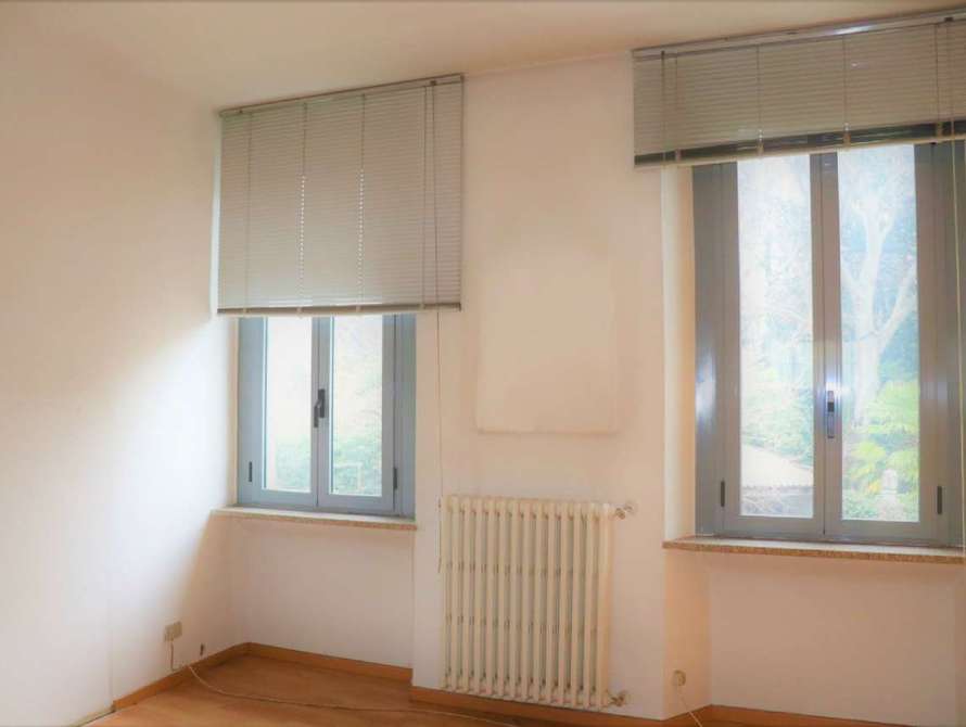 concorezzo centro intero stabile negozio e appartamento