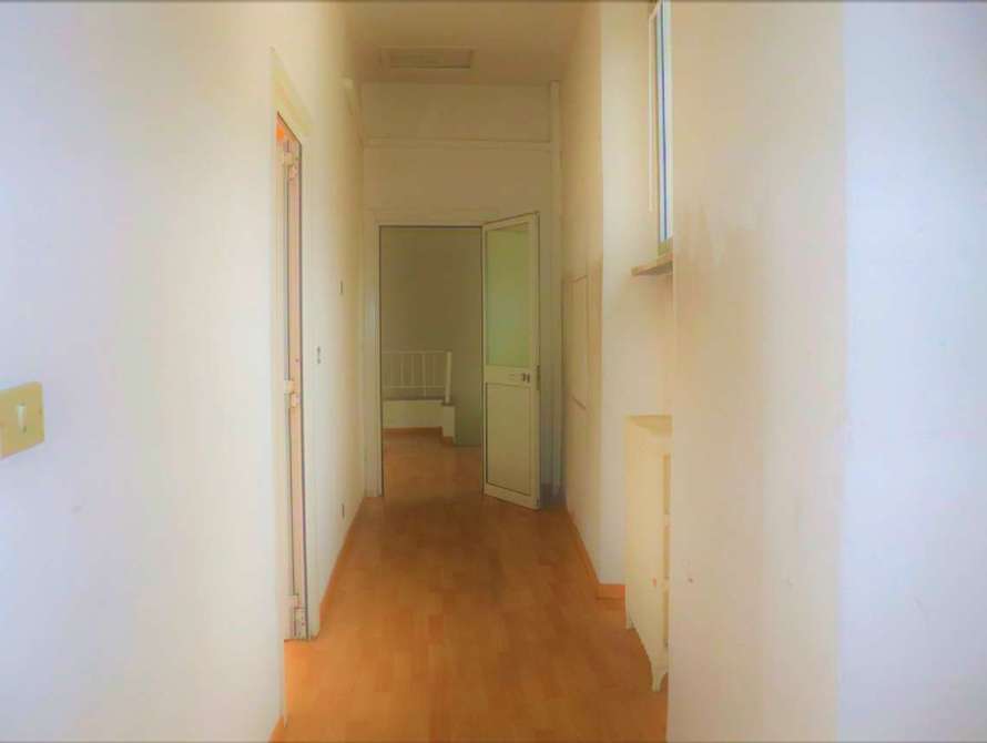 concorezzo centro intero stabile negozio e appartamento