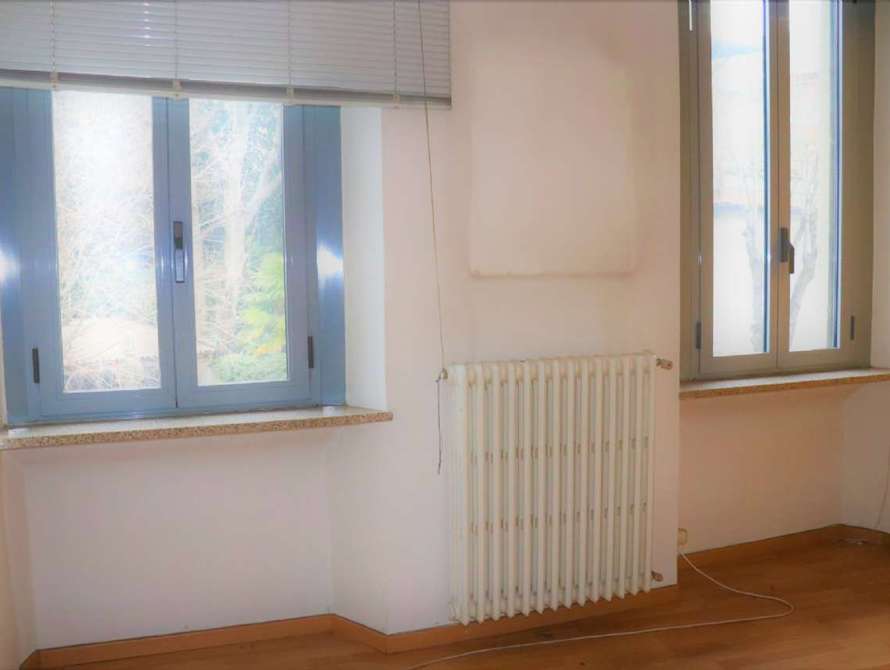 concorezzo centro intero stabile negozio e appartamento