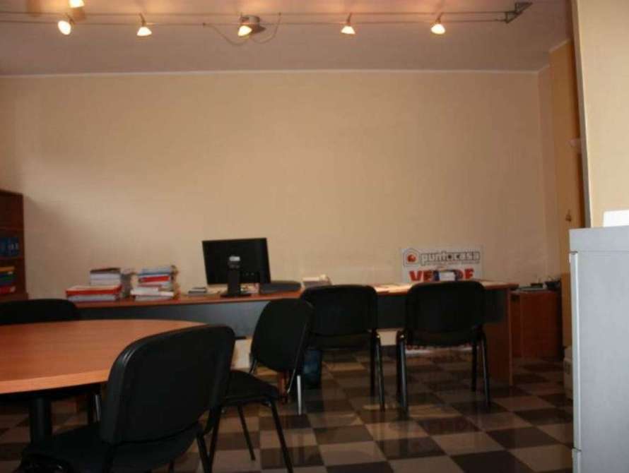 imbersago centro vicino comodo parcheggio pubblico negozio mq 70 libero subito
